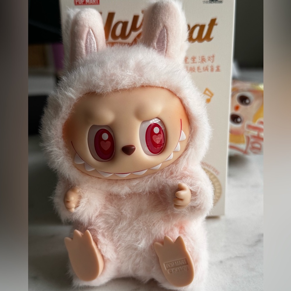 Dada Have a Seat Labubu